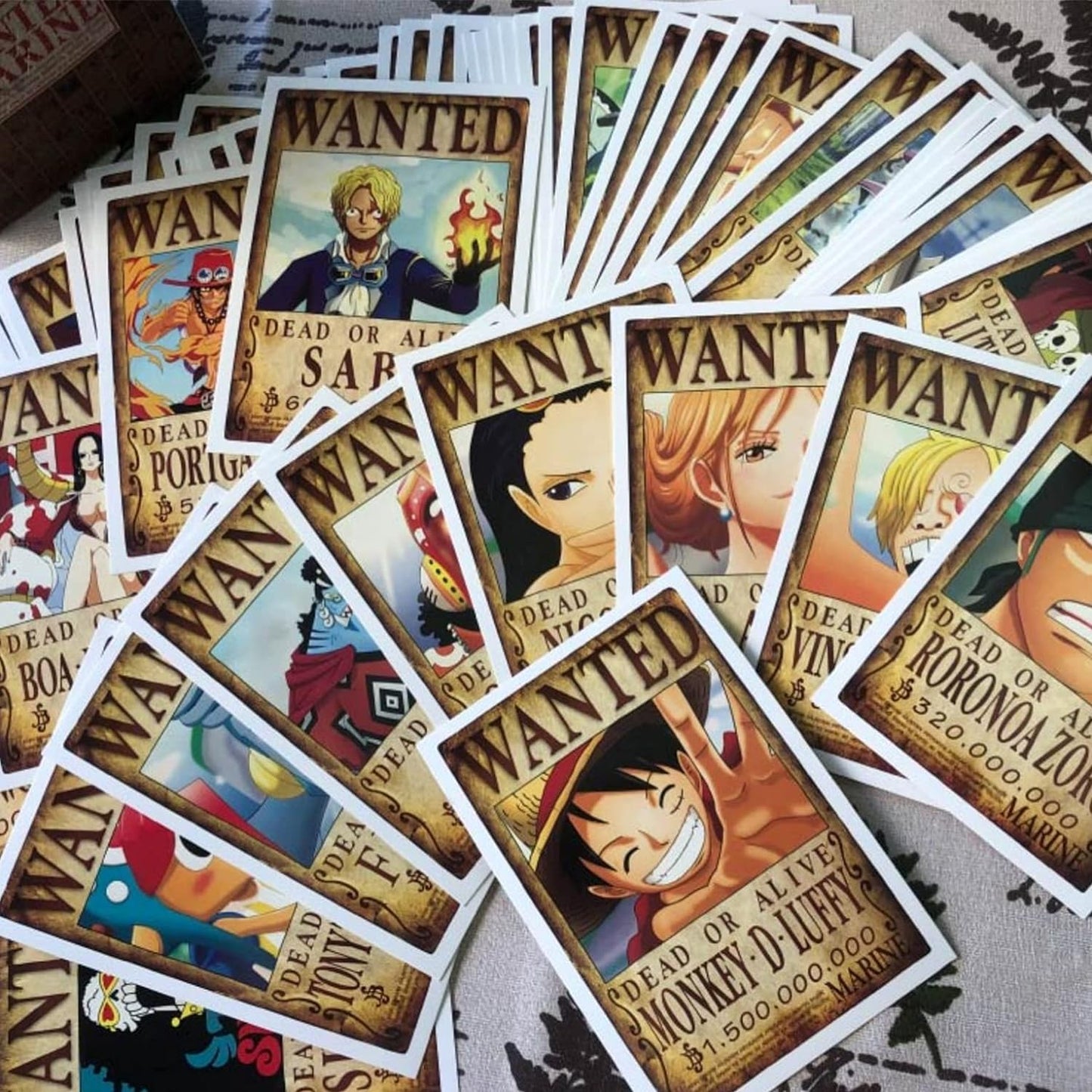 100Pcs New Edition One Piece Wanted Posters Postcards Boxed, Luffy Chopper Zoro Nami Usopp Sanji Jinbe Franky Brook Robin.
